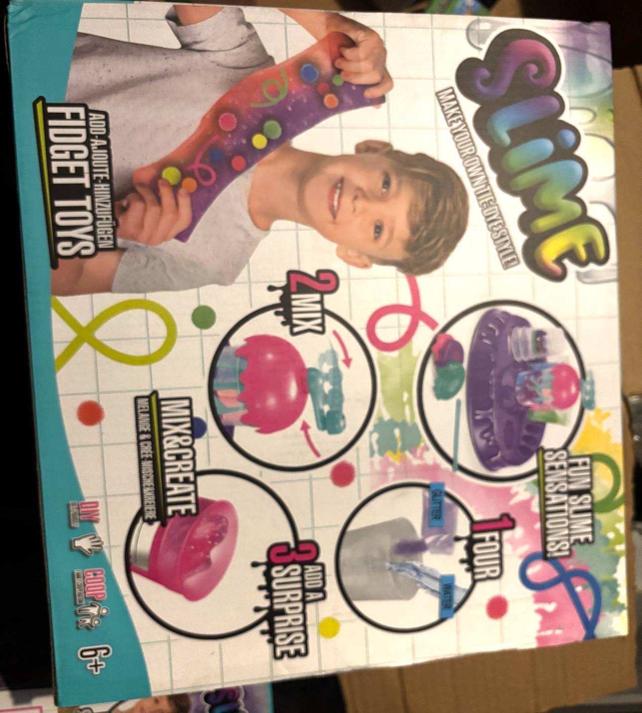 HELLO KITTY COLOUR YOUR OWN ACCESSORIES
