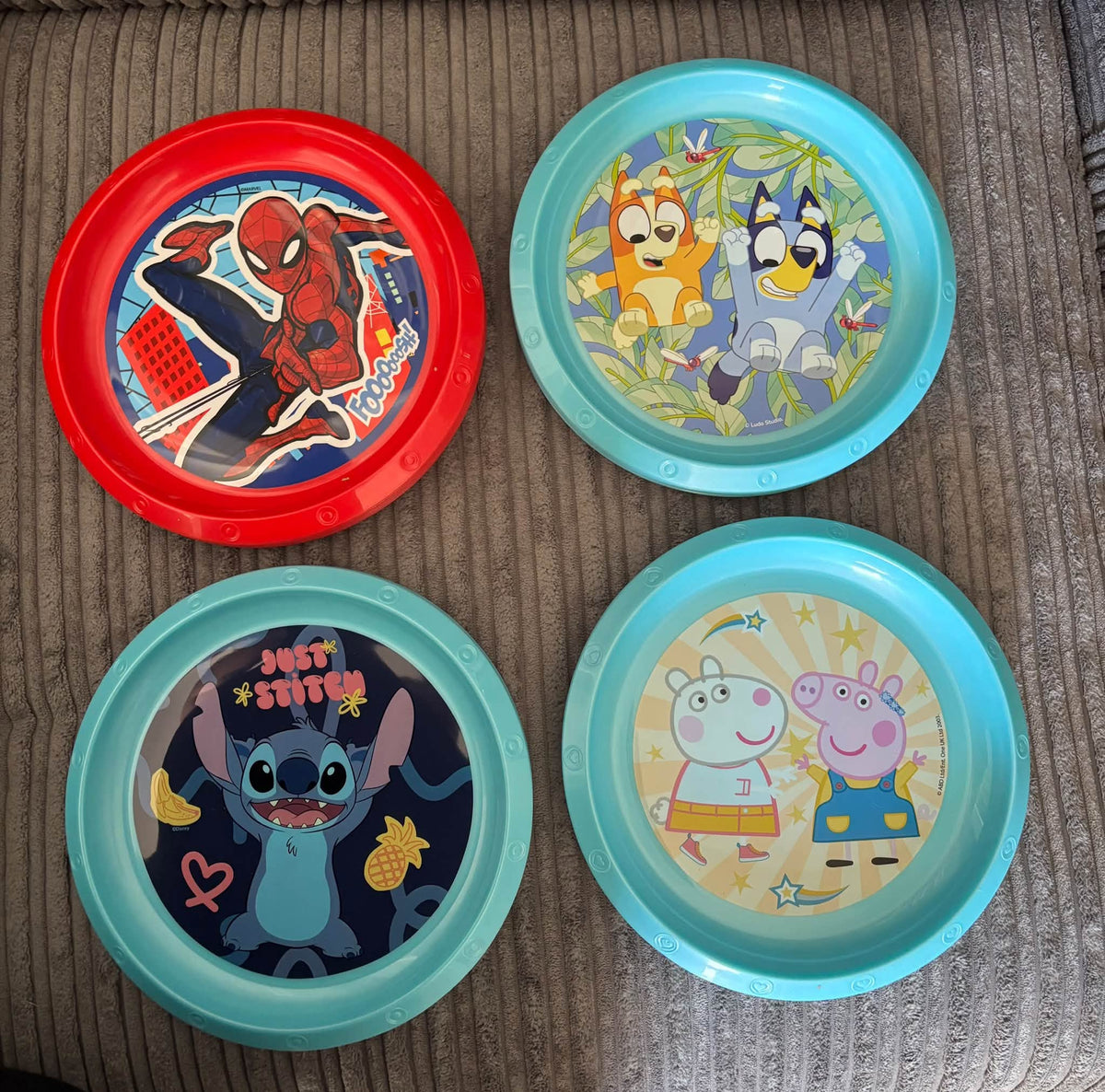 KIDS PLASTIC CHARACTER PLATES